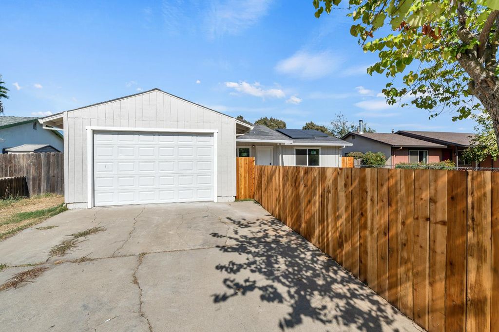 1539 Karen Way, Olivehurst, CA 95961