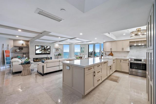 176 Helios Drive 606, Jupiter, FL 33477