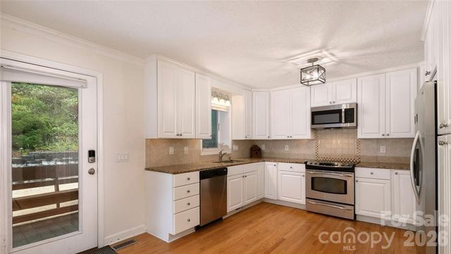 187 Pine Village Lane, Blowing Rock, NC 28605