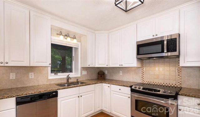 187 Pine Village Lane, Blowing Rock, NC 28605