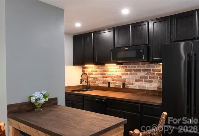 187 Pine Village Lane, Blowing Rock, NC 28605