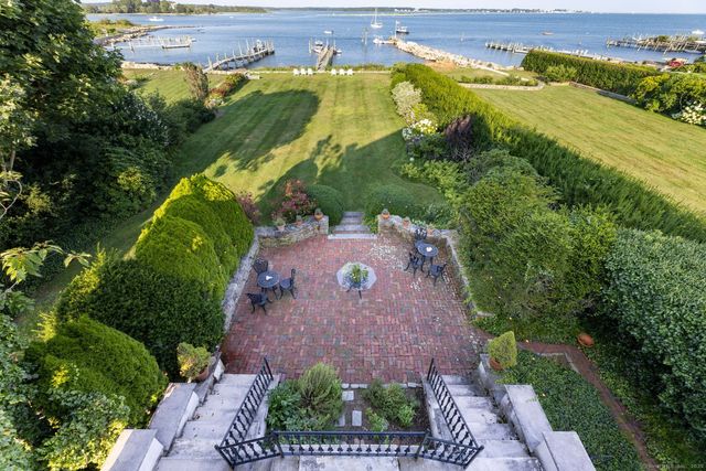 11 Main Street, Stonington, CT 06378