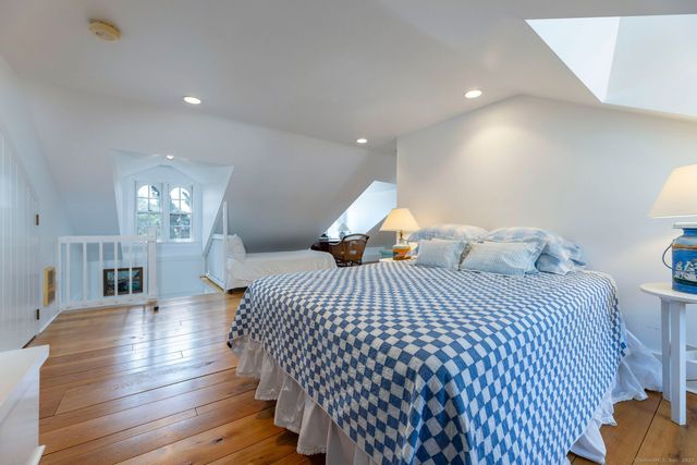 11 Main Street, Stonington, CT 06378