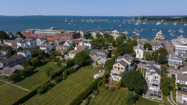 11 Main Street, Stonington, CT 06378