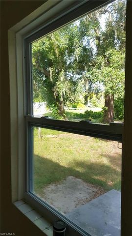 76 Crescent Lake DR, North Fort Myers, FL 33917