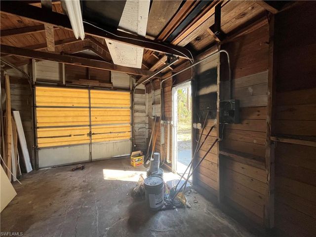 76 Crescent Lake DR, North Fort Myers, FL 33917