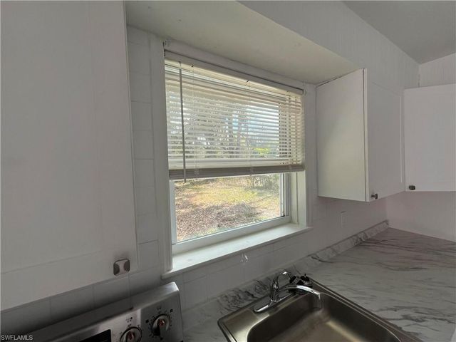 76 Crescent Lake DR, North Fort Myers, FL 33917