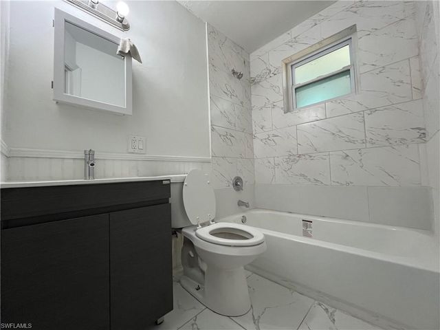 76 Crescent Lake DR, North Fort Myers, FL 33917