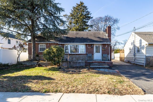 5 Gardner Avenue, Hicksville, NY 11801