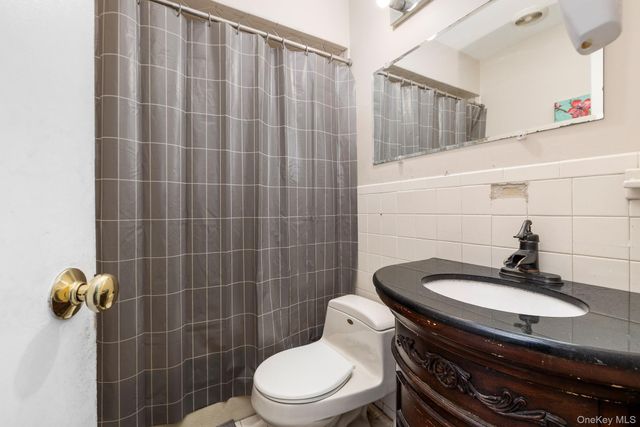 5 Gardner Avenue, Hicksville, NY 11801