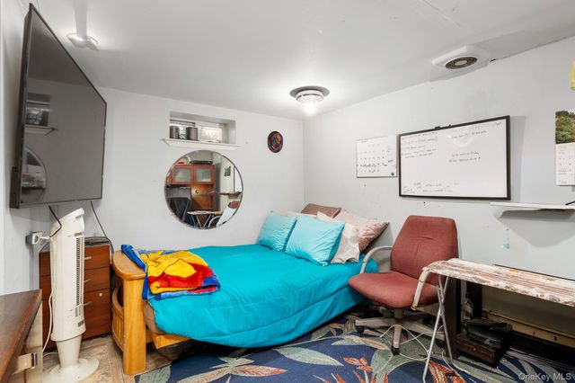 5 Gardner Avenue, Hicksville, NY 11801