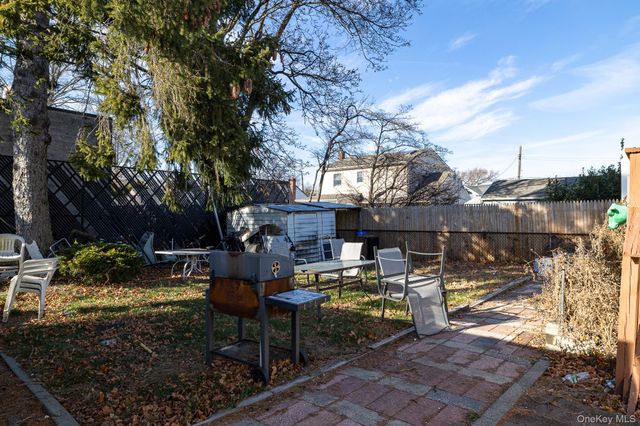 5 Gardner Avenue, Hicksville, NY 11801