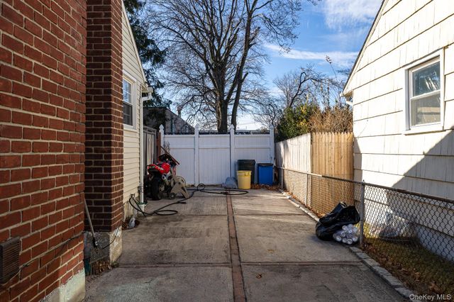 5 Gardner Avenue, Hicksville, NY 11801