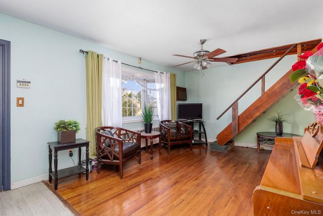 5 Gardner Avenue, Hicksville, NY 11801