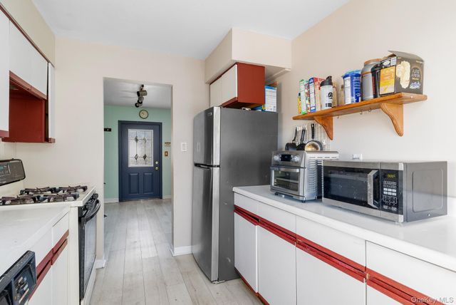 5 Gardner Avenue, Hicksville, NY 11801