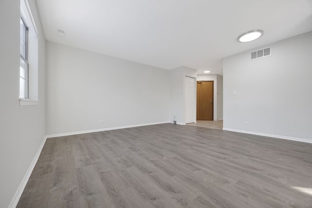 47 E Gant Circle G, Streamwood, IL 60107