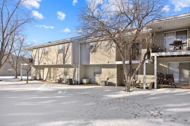 47 E Gant Circle G, Streamwood, IL 60107