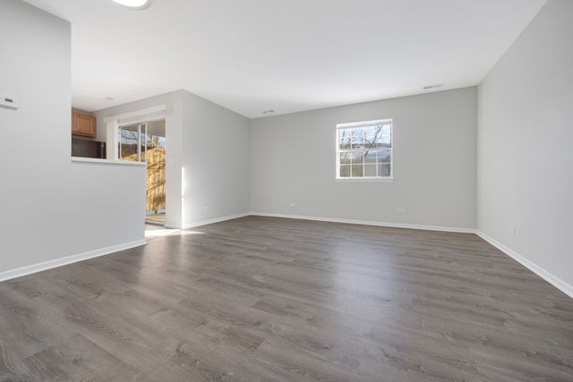 47 E Gant Circle G, Streamwood, IL 60107