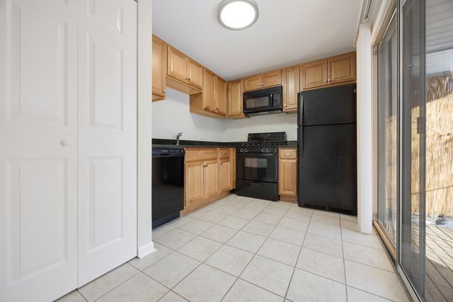 47 E Gant Circle G, Streamwood, IL 60107