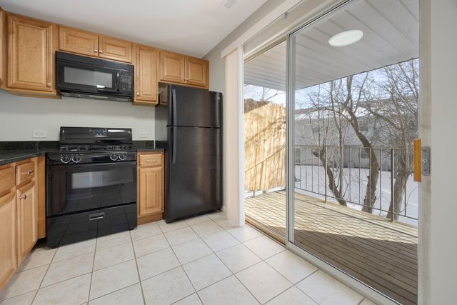 47 E Gant Circle G, Streamwood, IL 60107