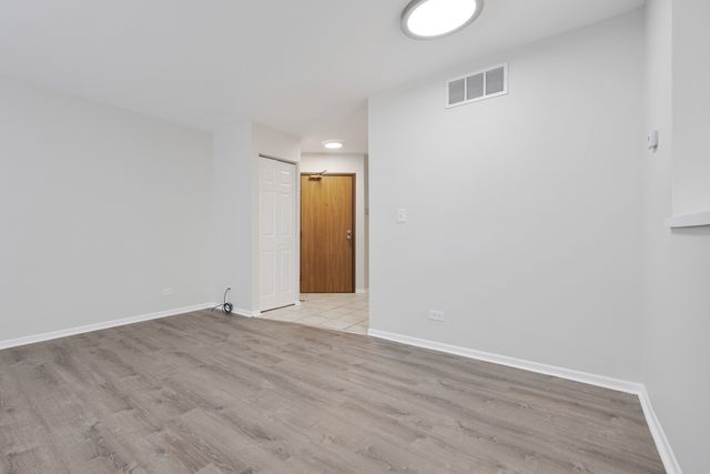 47 E Gant Circle G, Streamwood, IL 60107