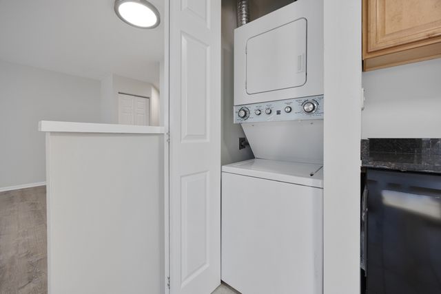 47 E Gant Circle G, Streamwood, IL 60107