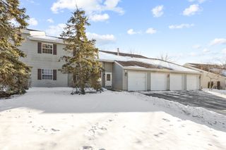 47 E Gant Circle G, Streamwood, IL 60107