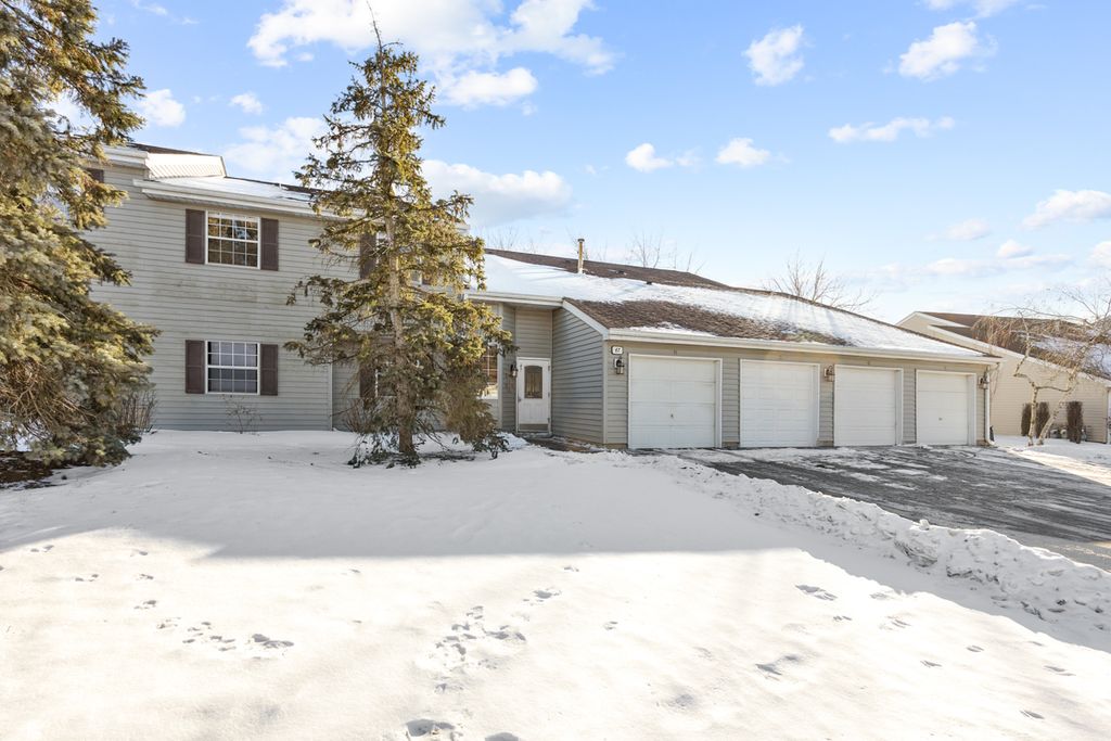 47 E Gant Circle G, Streamwood, IL 60107