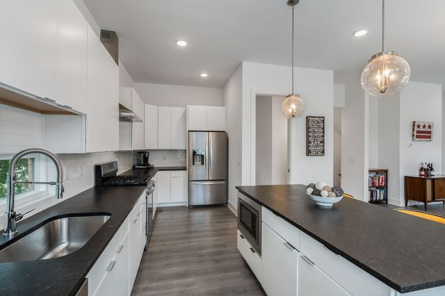 1618 Marshall Hollow Dr, Nashville, TN 37203