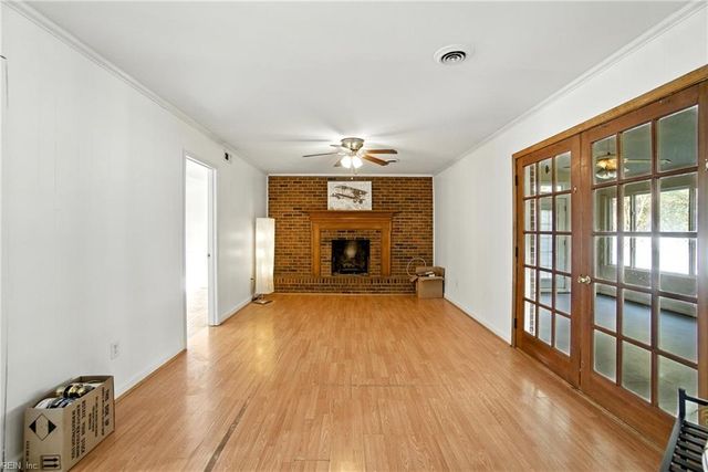6 Saint Paul Ct, Hampton, VA 23666