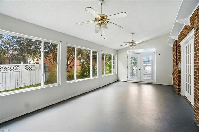 6 Saint Paul Ct, Hampton, VA 23666