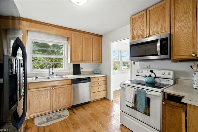 6 Saint Paul Ct, Hampton, VA 23666