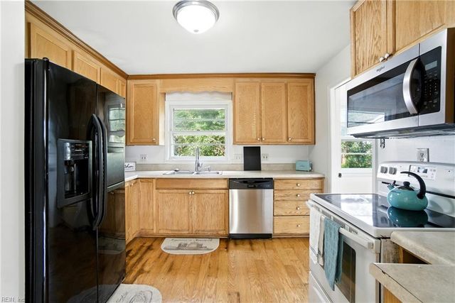 6 Saint Paul Ct, Hampton, VA 23666