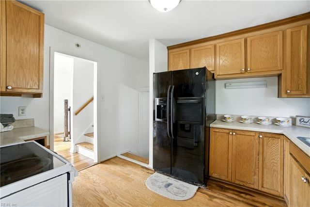 6 Saint Paul Ct, Hampton, VA 23666