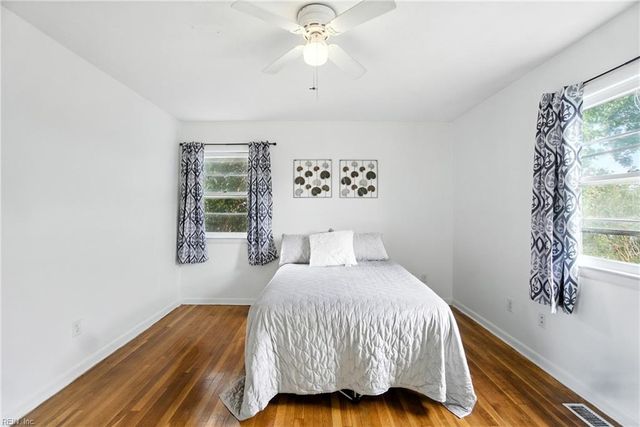 6 Saint Paul Ct, Hampton, VA 23666