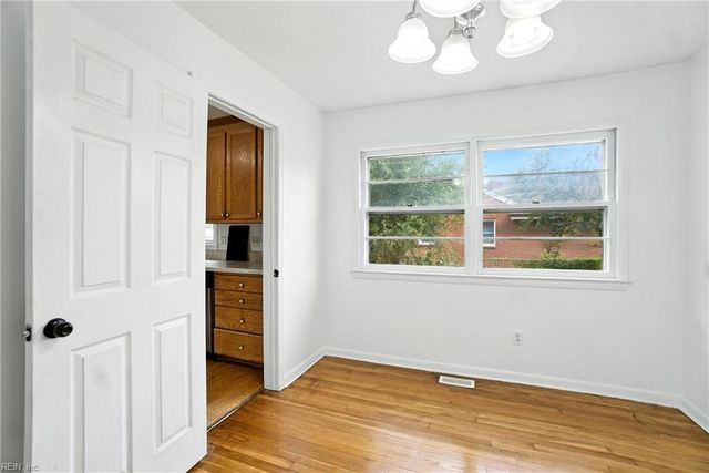 6 Saint Paul Ct, Hampton, VA 23666