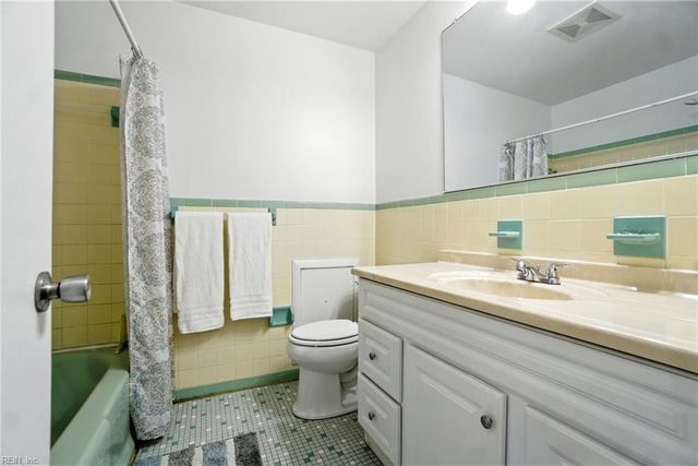 6 Saint Paul Ct, Hampton, VA 23666