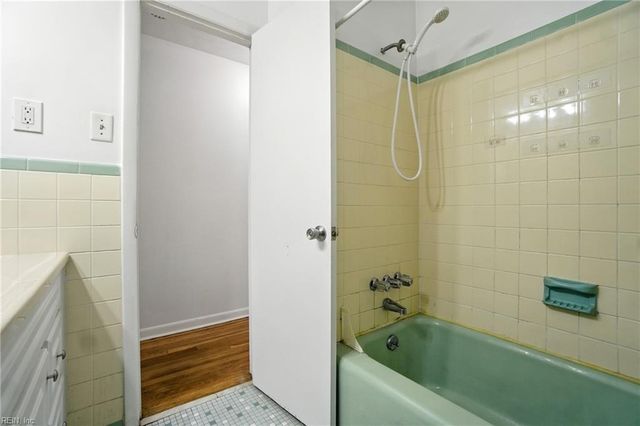 6 Saint Paul Ct, Hampton, VA 23666