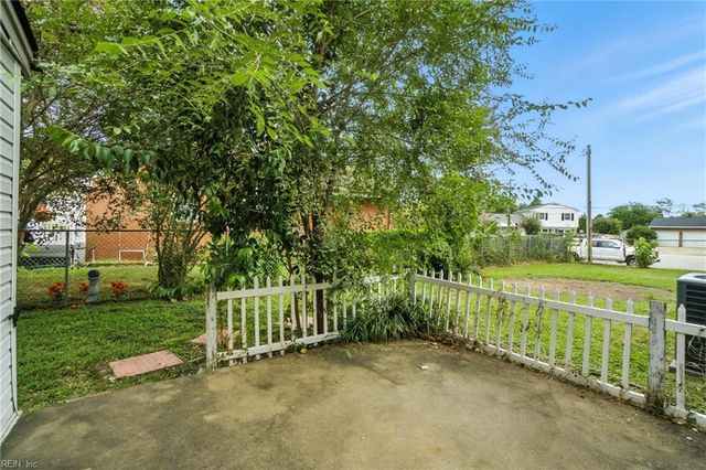 6 Saint Paul Ct, Hampton, VA 23666