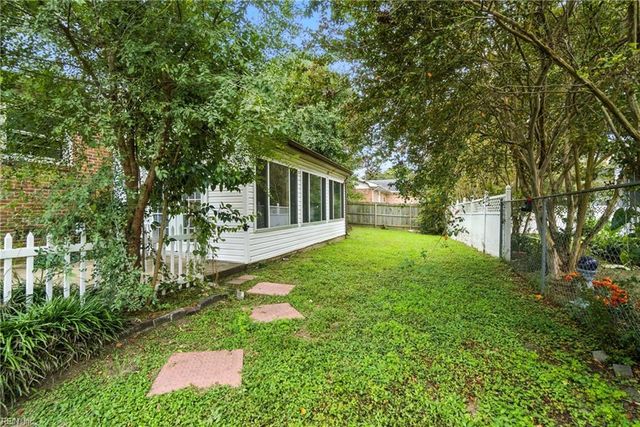 6 Saint Paul Ct, Hampton, VA 23666