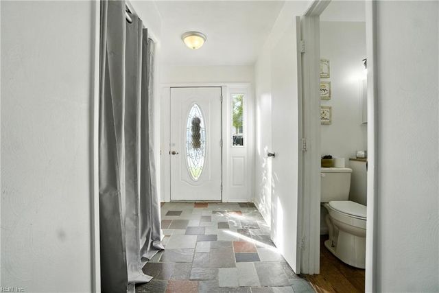 6 Saint Paul Ct, Hampton, VA 23666