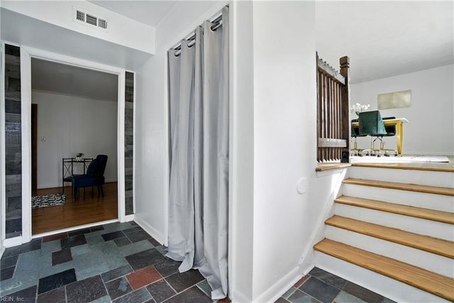 6 Saint Paul Ct, Hampton, VA 23666