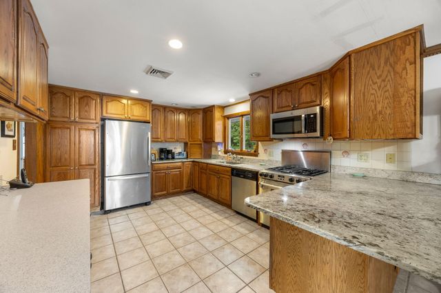 2 Franconia Avenue, Wareham, MA 02571