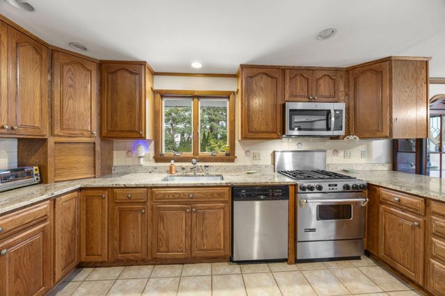 2 Franconia Avenue, Wareham, MA 02571