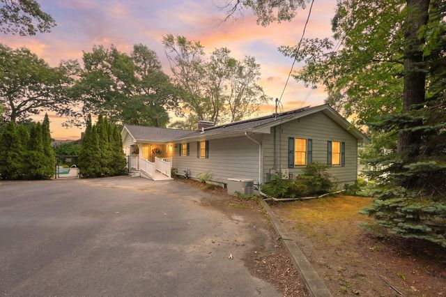 2 Franconia Avenue, Wareham, MA 02571