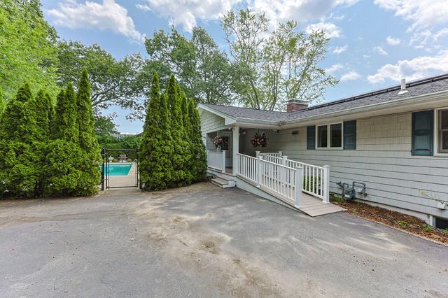 2 Franconia Avenue, Wareham, MA 02571