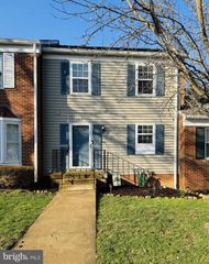 202 LEEDS CT E, Warrenton, VA 20186