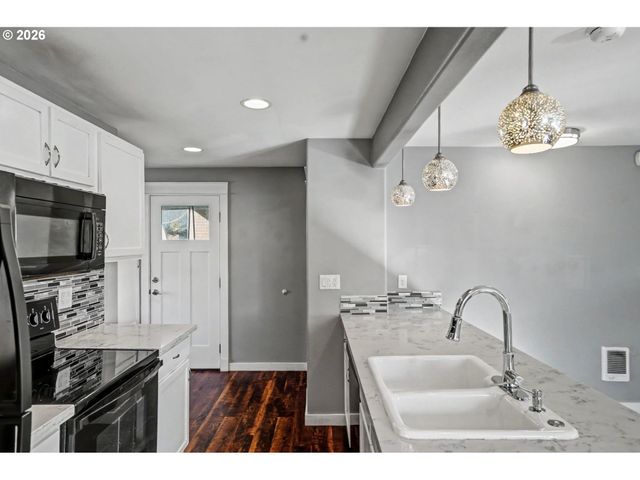 -1 GARNET St Ne, Salem, OR 97301