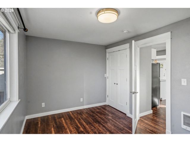 -1 GARNET St Ne, Salem, OR 97301