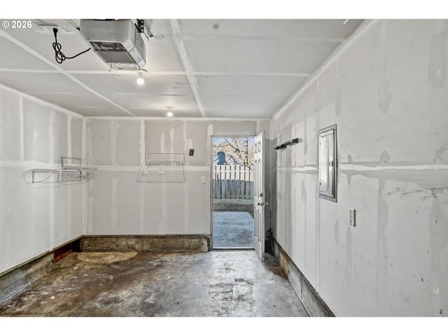 -1 GARNET St Ne, Salem, OR 97301